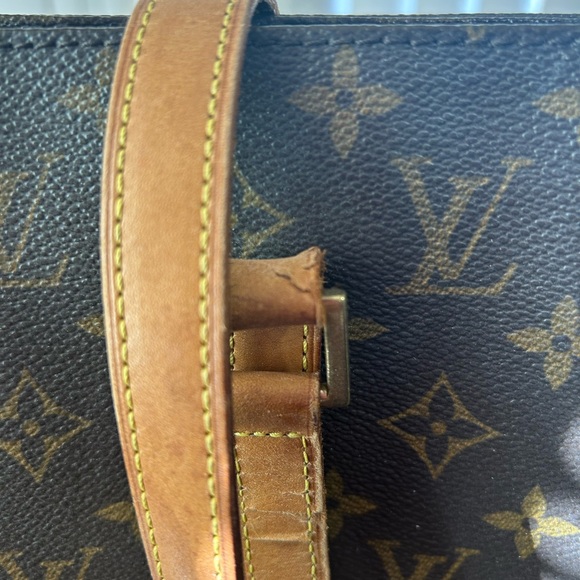 Louis Vuitton - Picture 3 of 11